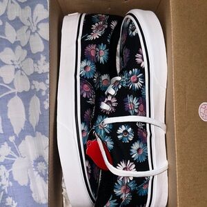 Size 8 women’s vans